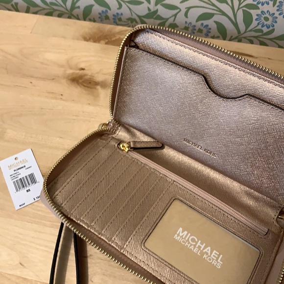 Michael Kors Leather wallet/wristlet - Picture 6 of 6